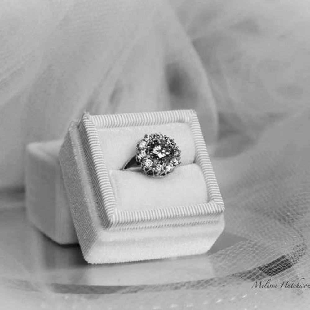 VINTAGE LOOK 2 PIECE VELVET RING BOX - Picture 2 of 7